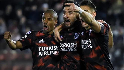 Como un centrodelantero, Milton culminó la jugada rematando con potencia al centro del arco.