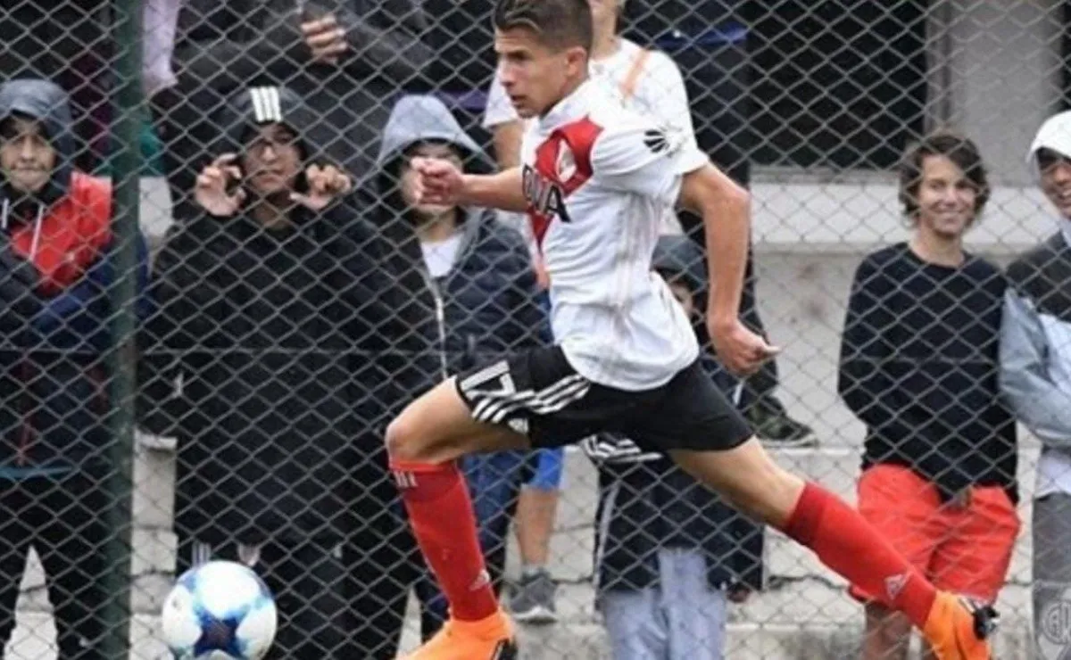 Simeone jugaba en Sexta División y no tenía contrato firmado con River