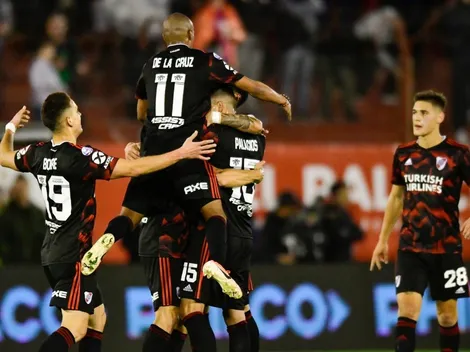 River aplastó a Huracán y se acercó a la punta