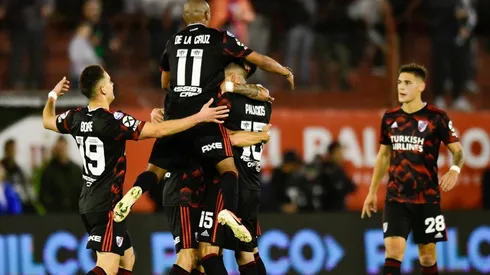 El Más Grande goleó 4-0 al Globo en Parque Patricios y se puso a tan sólo dos puntos de San Lorenzo.