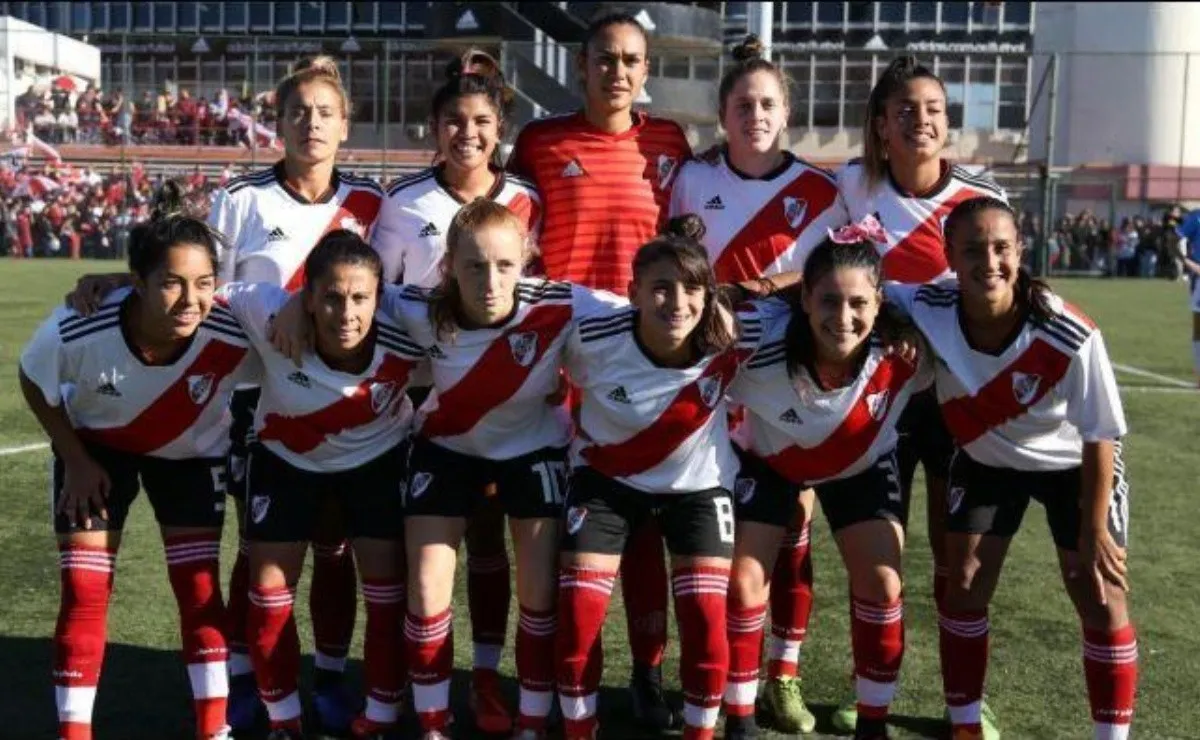 River estuvo acompañado por cientos de personas cuando estuvo a un paso del título. (FOTO: Prensa River)