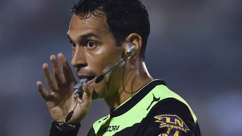Facundo Tello echó a Javier Pinola en la semifinal de la Copa Argentina pasada frente a Gimnasia LP. (FOTO: Getty)