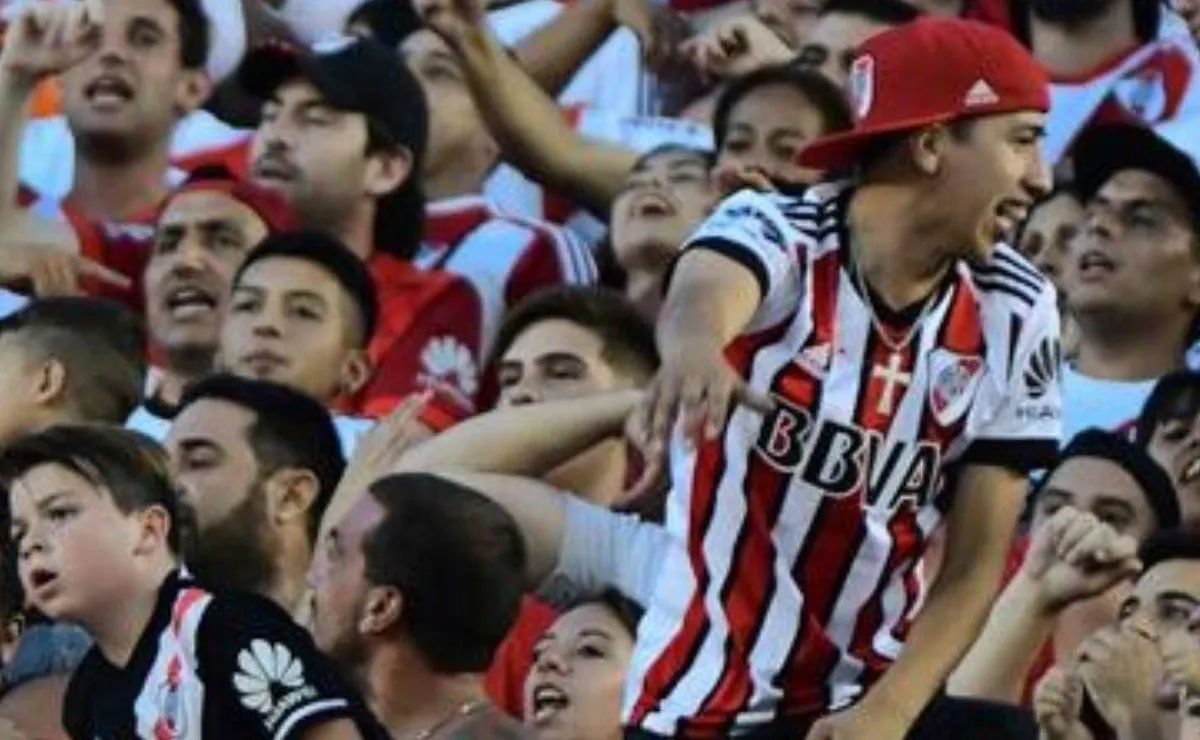 Esta es tu hinchada que te sigue a donde va, River.