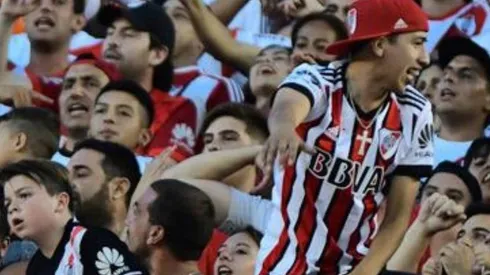 Esta es tu hinchada que te sigue a donde va, River.