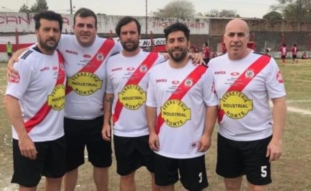 Cavenaghi, junto a Trotta, Mareque y demás amigos en Salta
