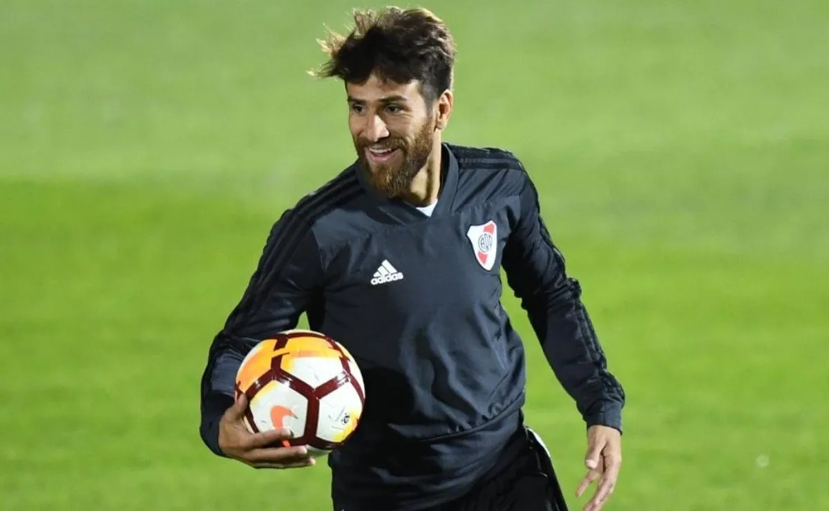 El capitán regresó de España y ya se puso la indumentaria del Más Grande.