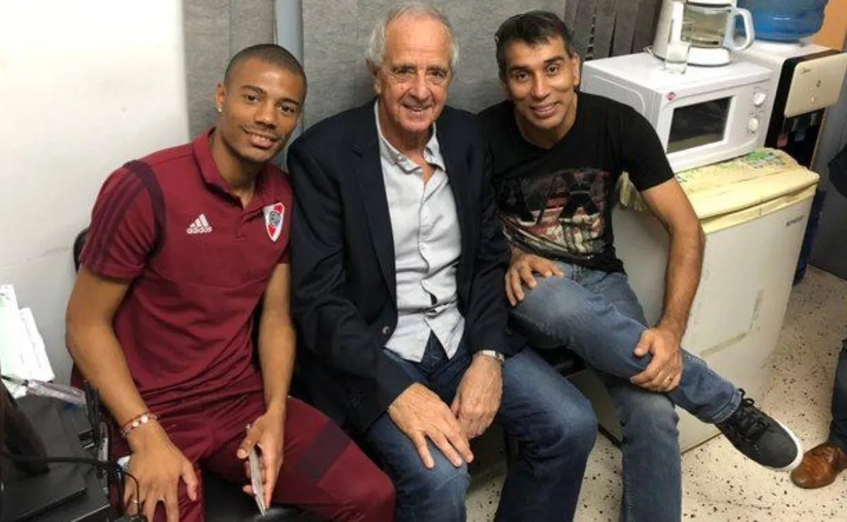 De La Cruz, D'Onofrio y Cuevas, tras haber solucionado el inconveniente en Paraguay.