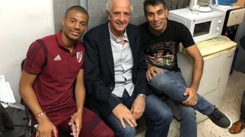 De La Cruz, D'Onofrio y Cuevas, tras haber solucionado el inconveniente en Paraguay.