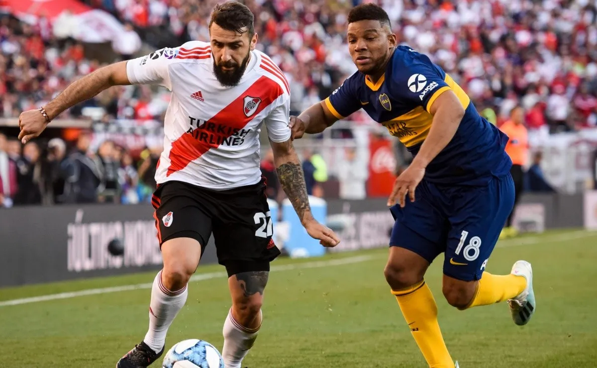 El Oso volvió a ser titular, en lugar de Matías Suárez.