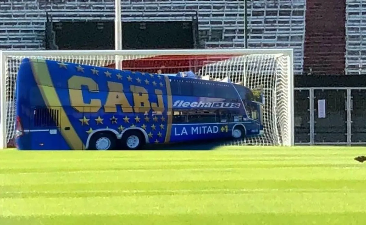 El esquema elegido por Alfaro para jugar ante el River de Gallardo fue extremadamente defensivo.