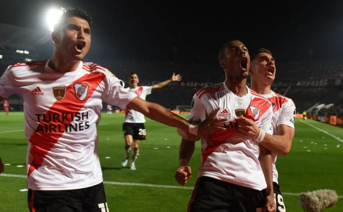 De La Cruz festeja a puro desahogo su gol en Paraguay
