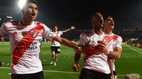 De La Cruz festeja a puro desahogo su gol en Paraguay