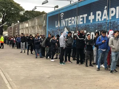 Largas filas en River para retirar las entradas del Superclásico