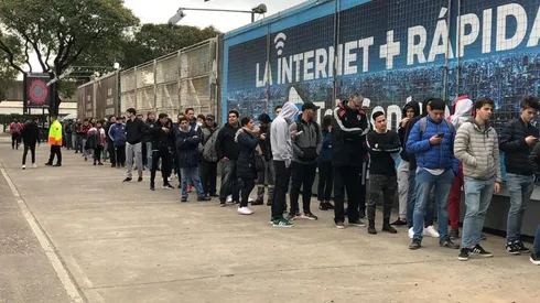 Desde bien temprano los socios y miembros del Somos River fueron en gran número a retirar sus entradas