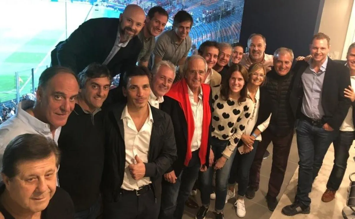 El presidente de River se mostró con su habitual atuendo para los partidos coperos.