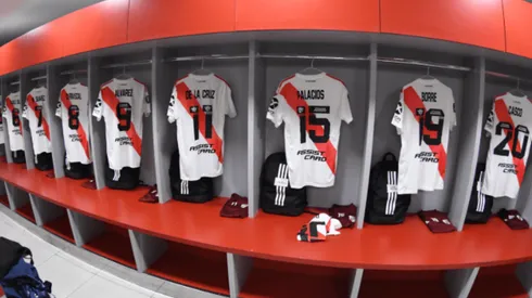 Las camisetas del Más Grande ya están ubicadas en el vestuario visitante de La Nueva Olla.