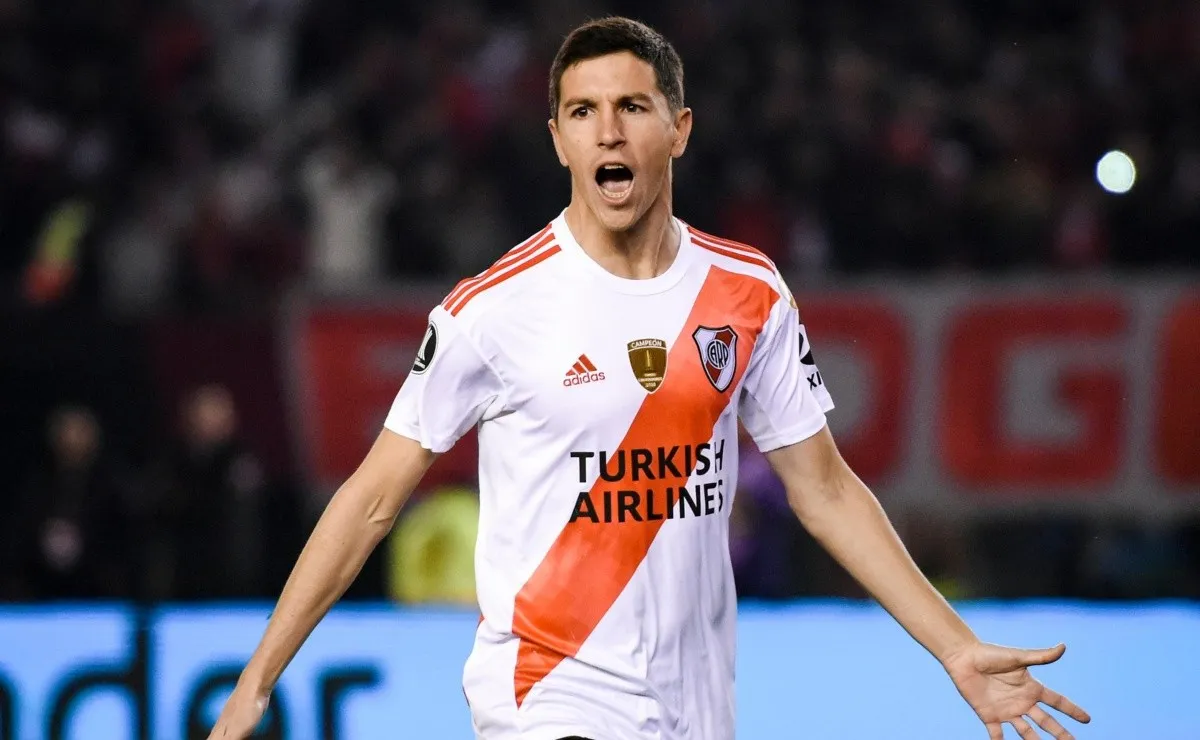 El volante de River salió con molestias ante Cerro Porteño.