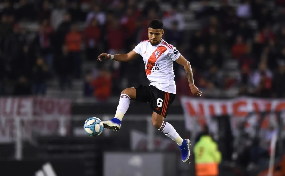 Paulo Díaz, en su primer partido oficial con el manto sagrado.