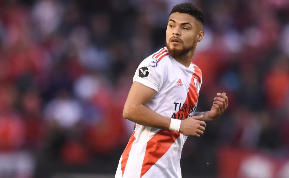 A 24 días haber llegado, el defensor chileno hizo su estreno oficial con la camiseta de River.