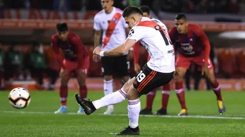 El peruano Víctor Hugo Carrillo se acercó al monitor y cobró penal.