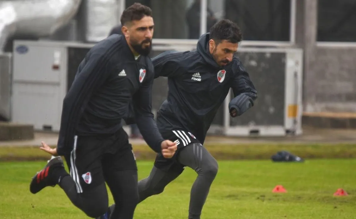 Scocco y Pratto, candidatos a jugar juntos en la delantera