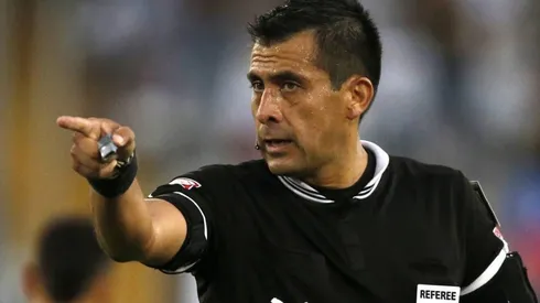 El árbitro chileno dirigió el 0-0 de River y Cruzeiro en el Monumental