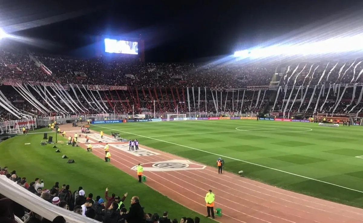 Alrededor de 60.000 hinchas le dieron una excelente bienvenida al Más Grande.