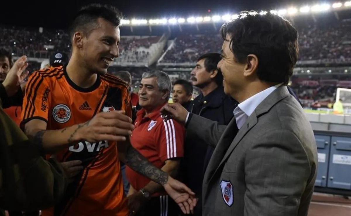 Vangioni y Gallardo, juntos en el Monumental.
