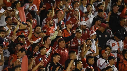Los hinchas de River se preparan para el primer cruce ante Cerro Porteño.