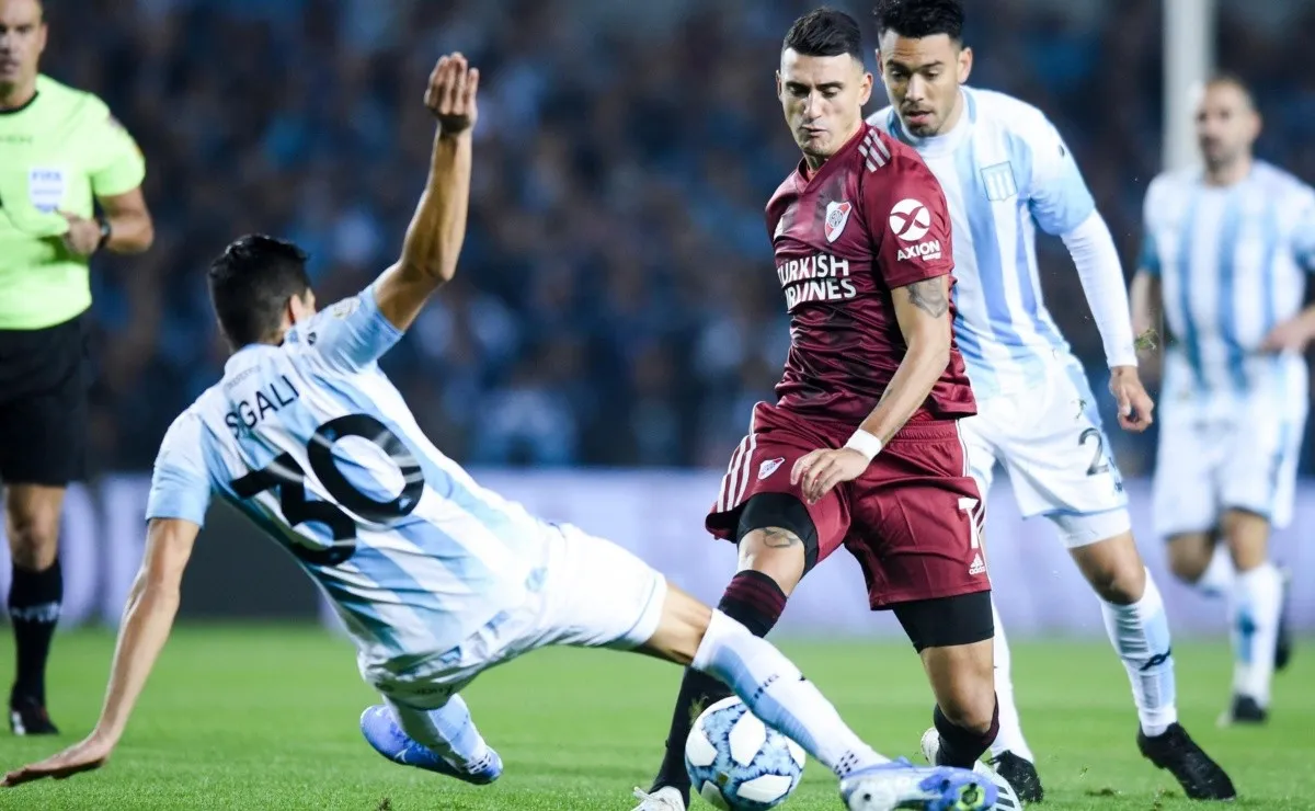 River se enfrenta a Racing en el Cilindro de Avellaneda.