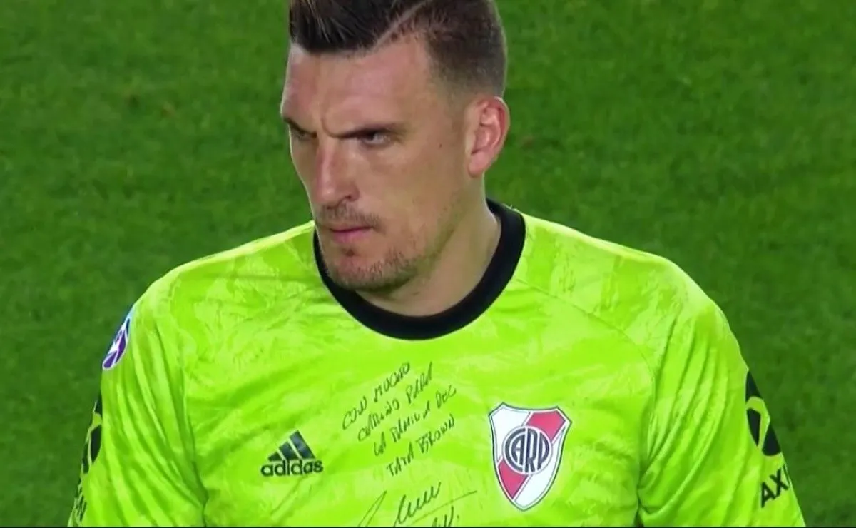 La dedicatoria de Armani para la familia del Tata Brown