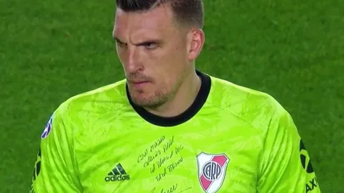 La dedicatoria de Armani para la familia del Tata Brown