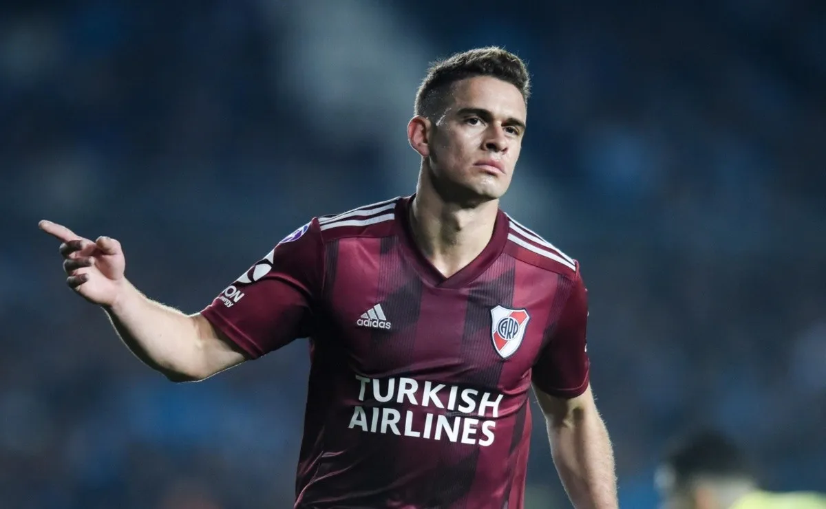 El delantero hizo los tantos que iniciaron la goleada en Avellaneda.