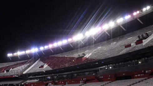 Si un club no cumple con la exigencia de la Conmebol en materia de iluminación, puede ser multado. (FOTO: Getty)