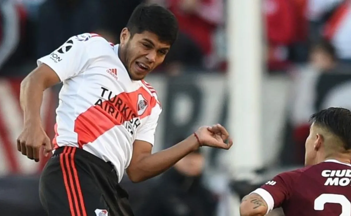 Robert Rojas protagonizó un buen papel ante Lanús.