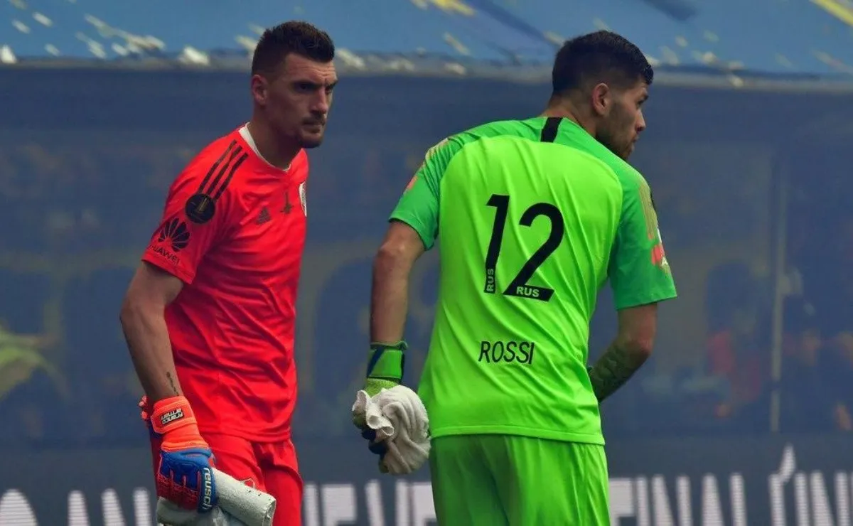 Armani y Rossi, cuando se enfrentaron en la primera final de la Libertadores 2018.