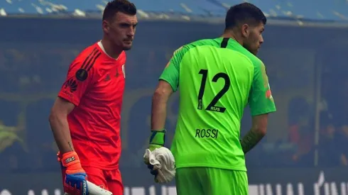 Armani y Rossi, cuando se enfrentaron en la primera final de la Libertadores 2018.