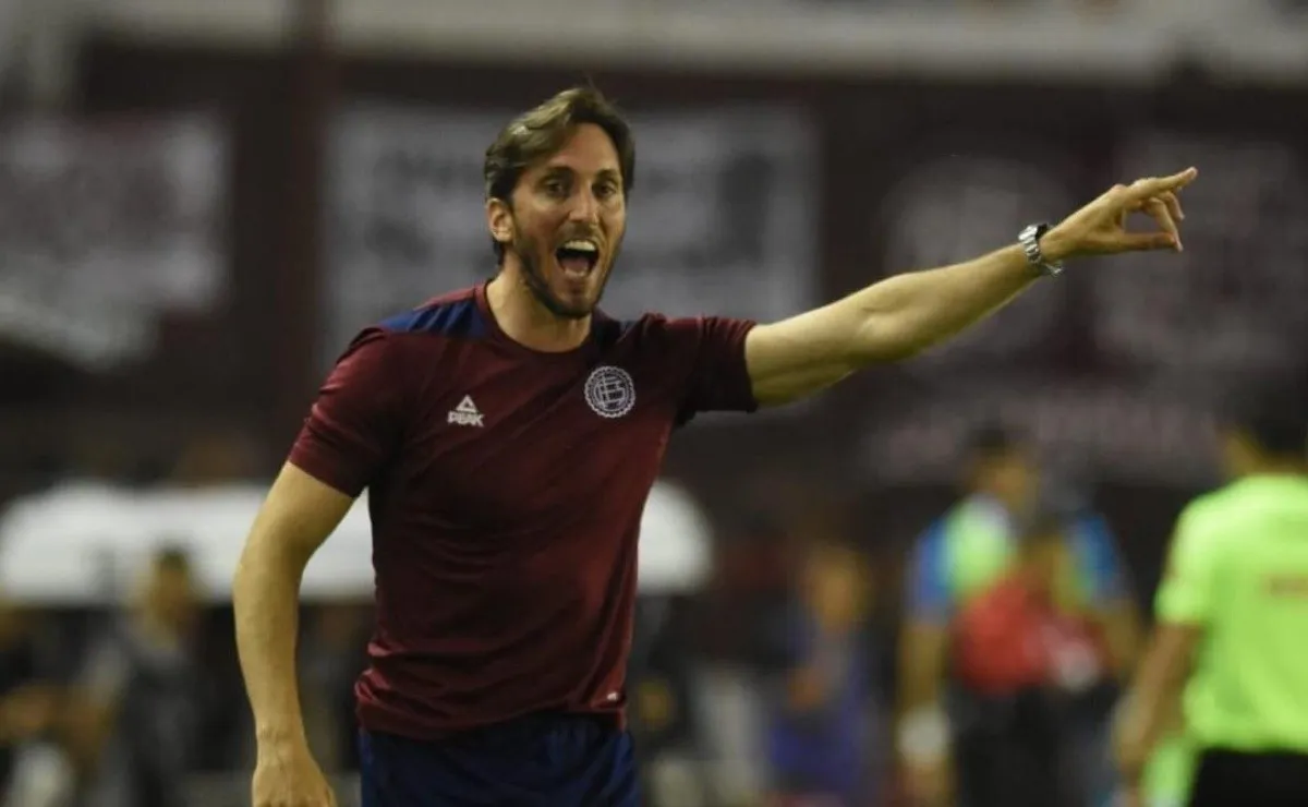 Zubeldía, DT de Lanús, palpitó el choque con River.