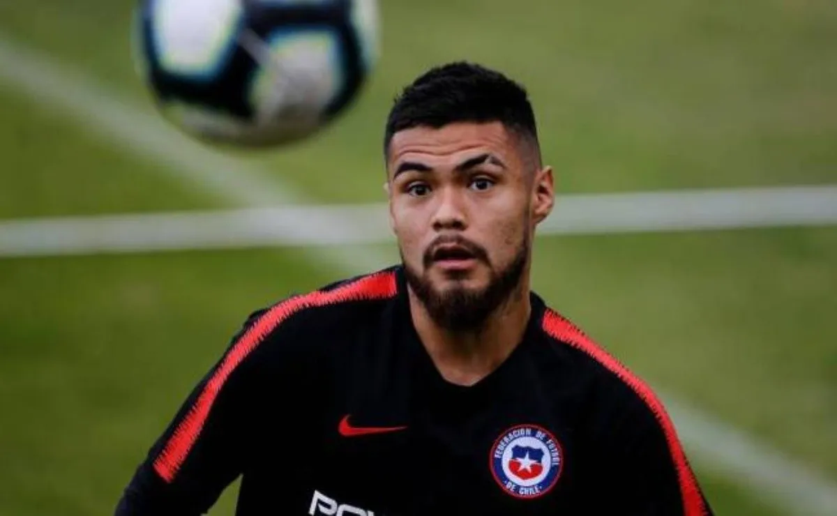 Paulo Díaz aguarda por una resolución mientras se entrena en Chile.