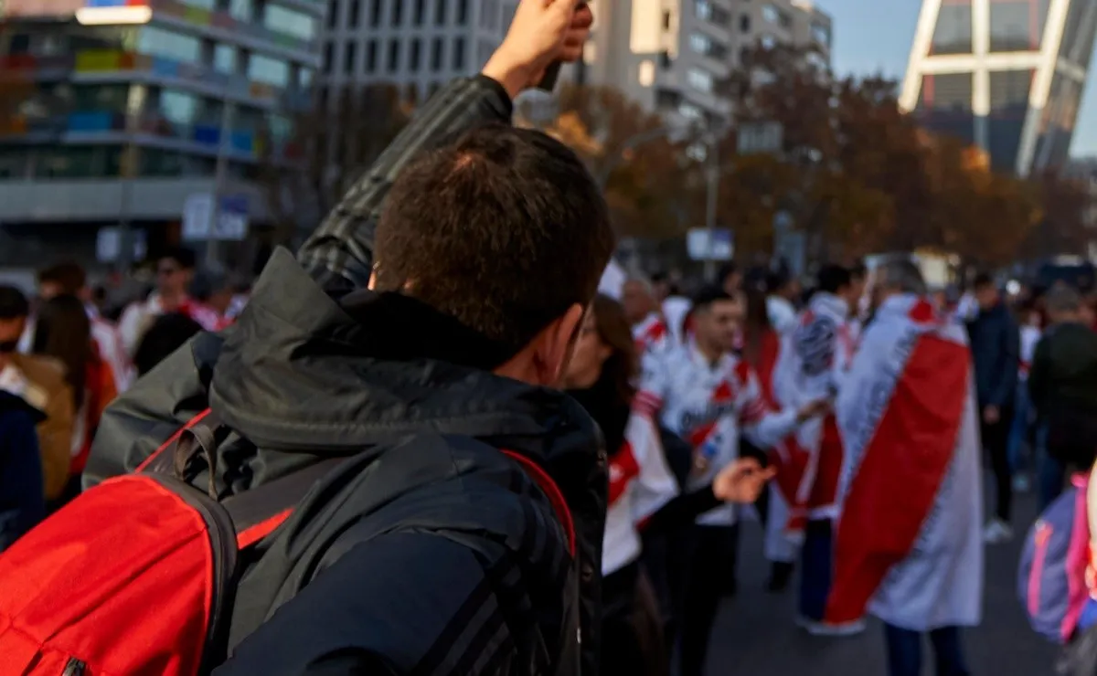 Los hinchas de River comienzan a multiplicarse en la capital de Minas Gerais.