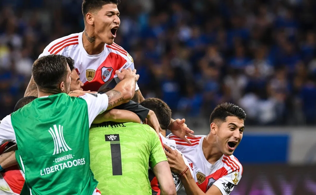 El Más Grande mostró la chapa de campeón contra Cruzeiro.