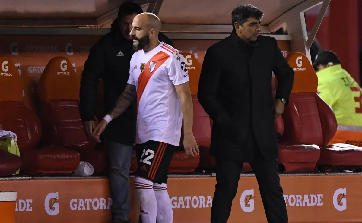 Javier Pinola fue reemplazado por segunda vez en 83 partidos oficiales para River. (FOTO: Getty)