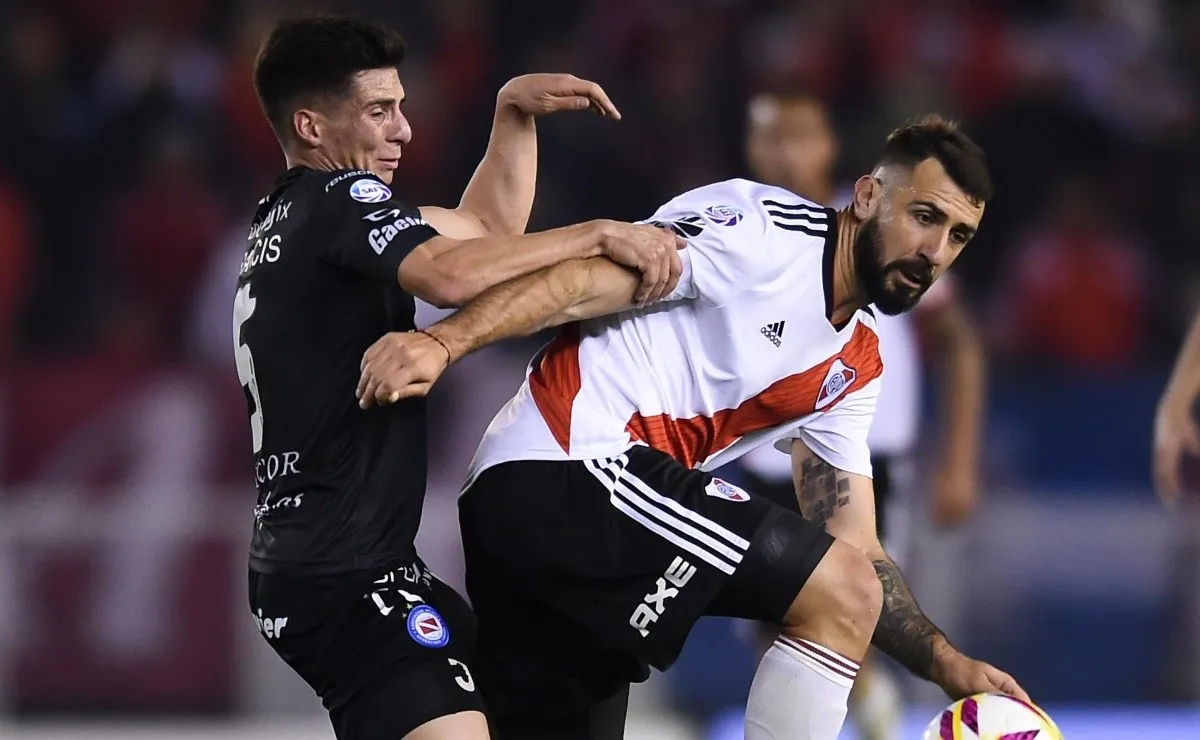 River domina el historial ante Argentinos.