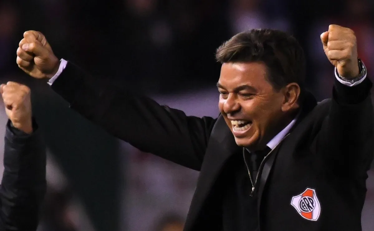 El técnico de River protagonizó una imagen que quedará inmortalizada en la retina de toda su familia.