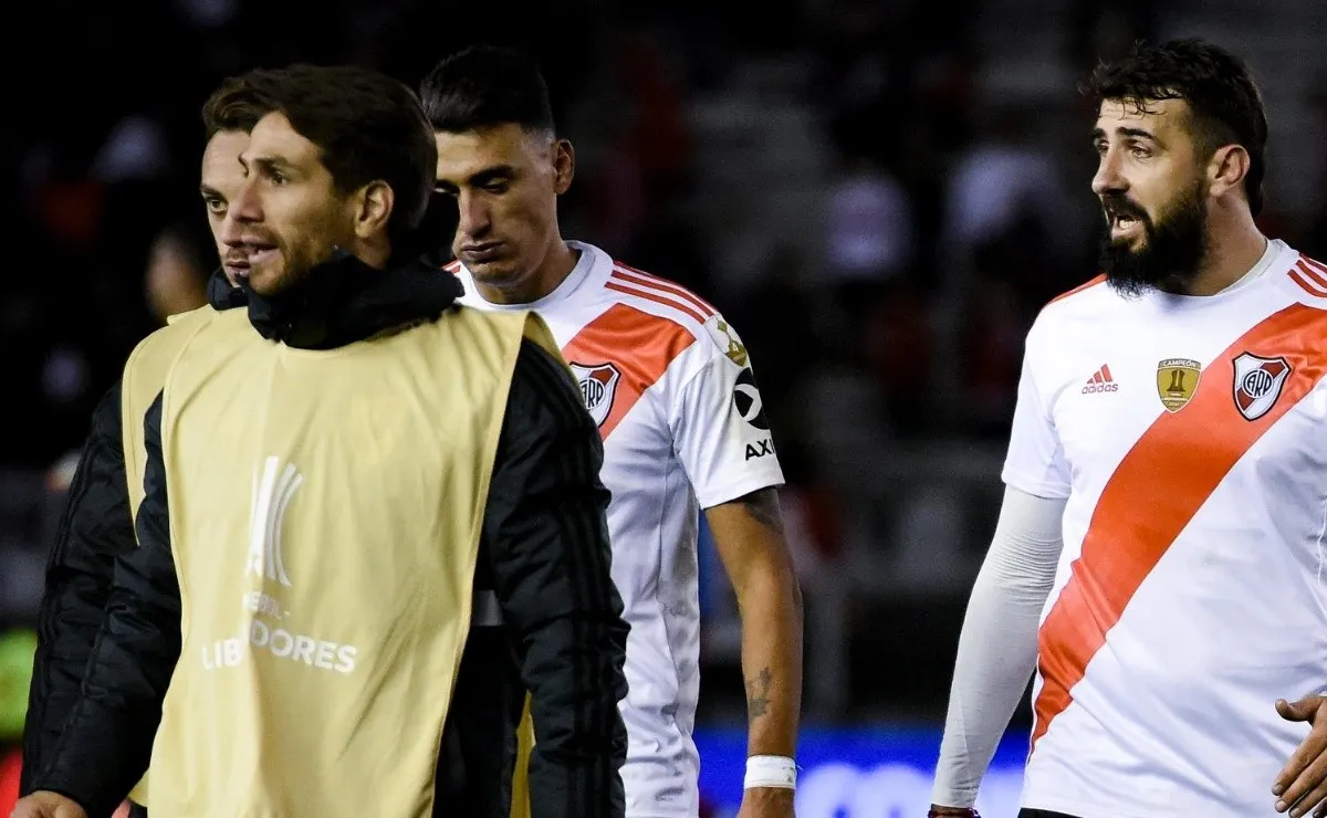 Tras empatar 1-1 en La Paternal, los jugadores se marcharon del estadio.