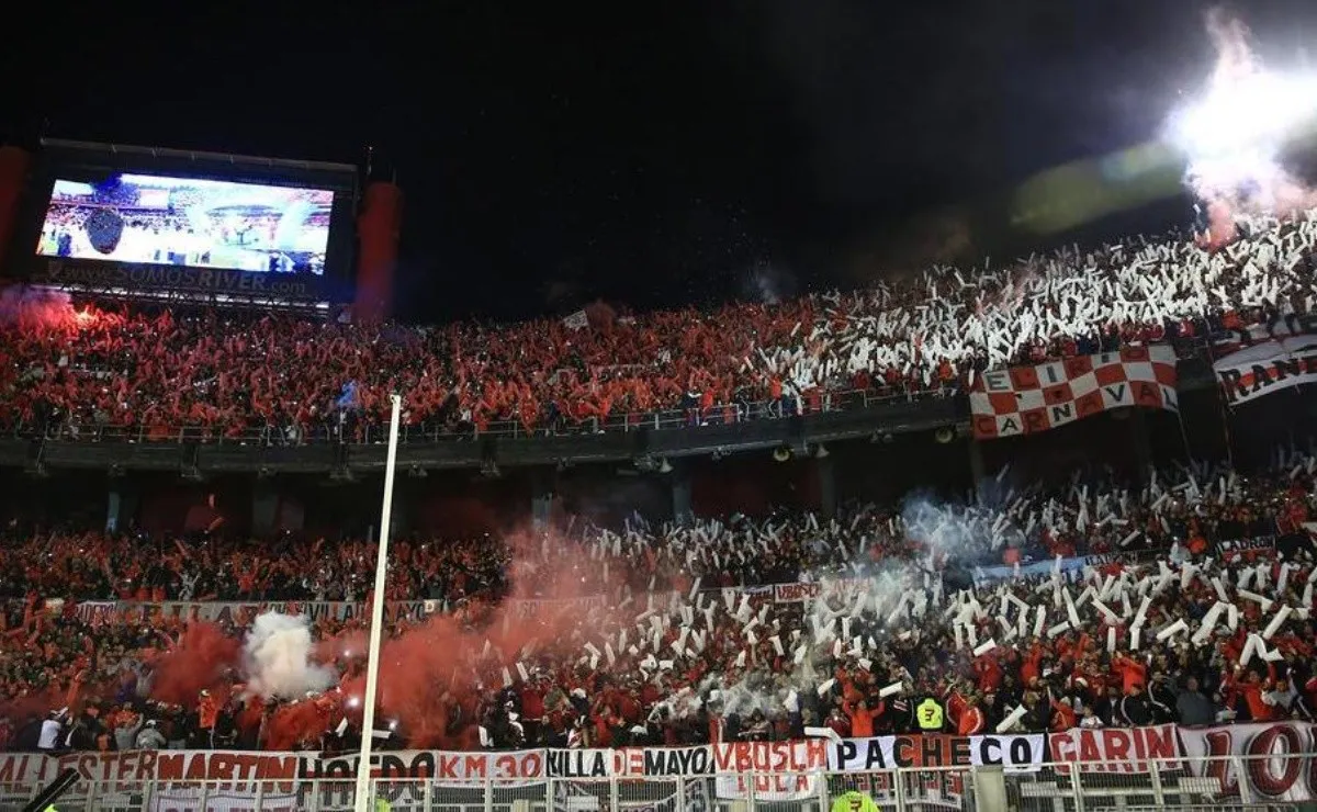Habrá tiras rojas y blancas en la Sívori, y globos largos en la San Martín