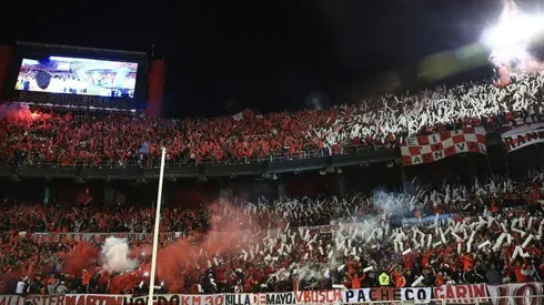 Habrá tiras rojas y blancas en la Sívori, y globos largos en la San Martín