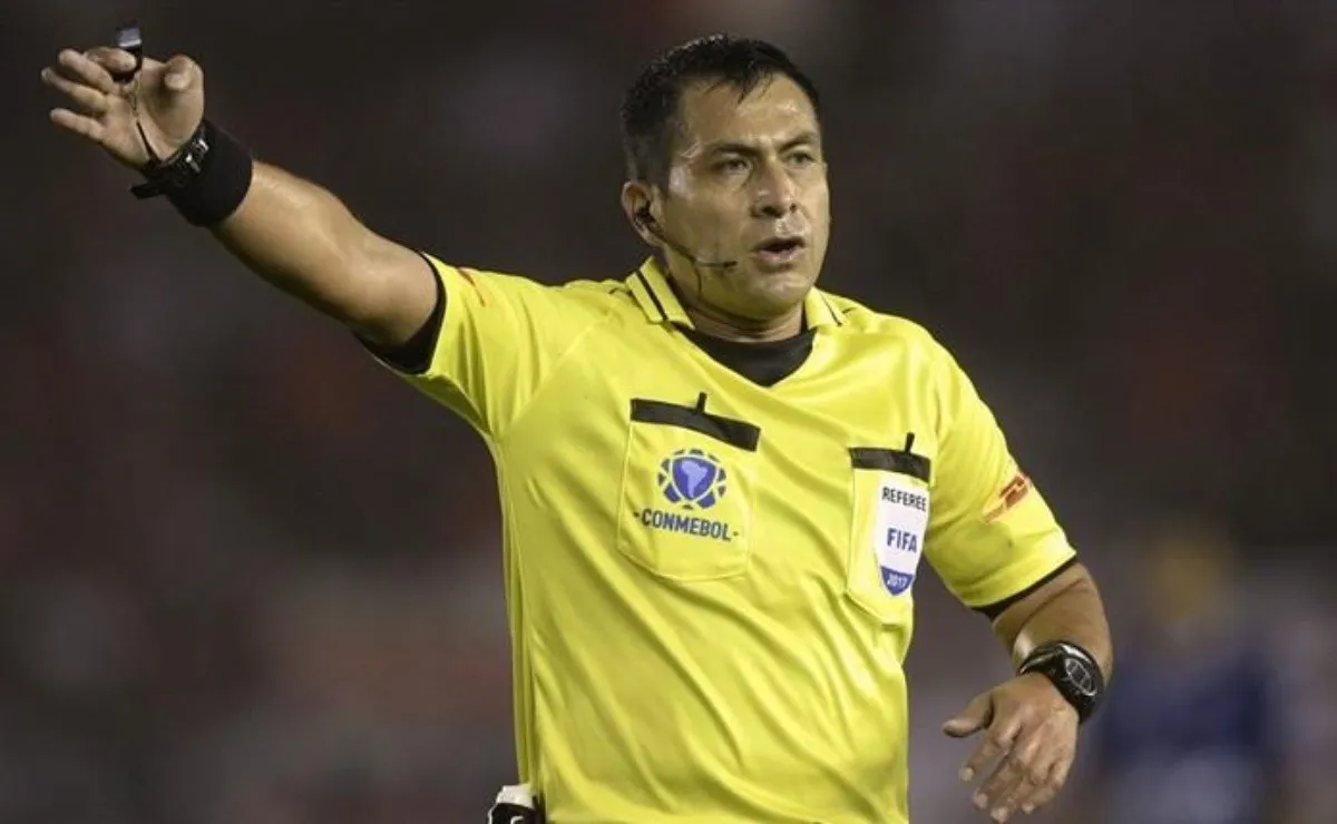 Julio Bascuñán, árbitro del partido.
