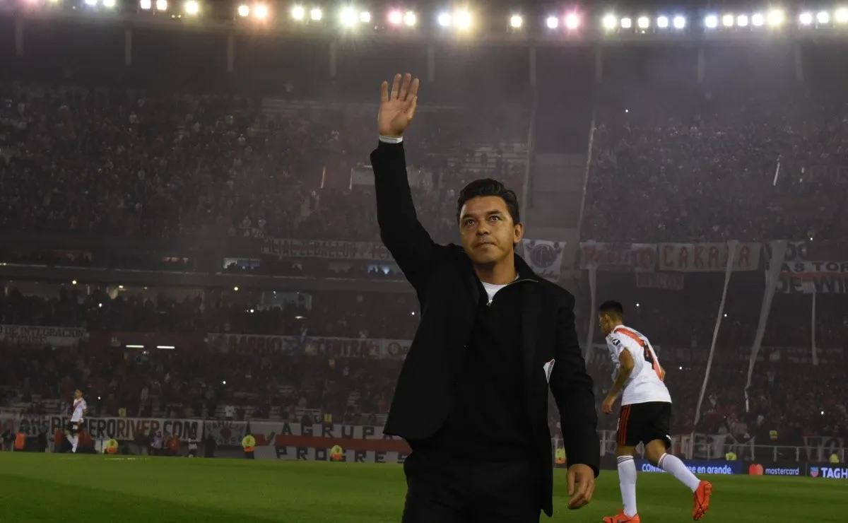 EN TODO. Marcelo Gallardo está atento a todo lo que sucede en River.