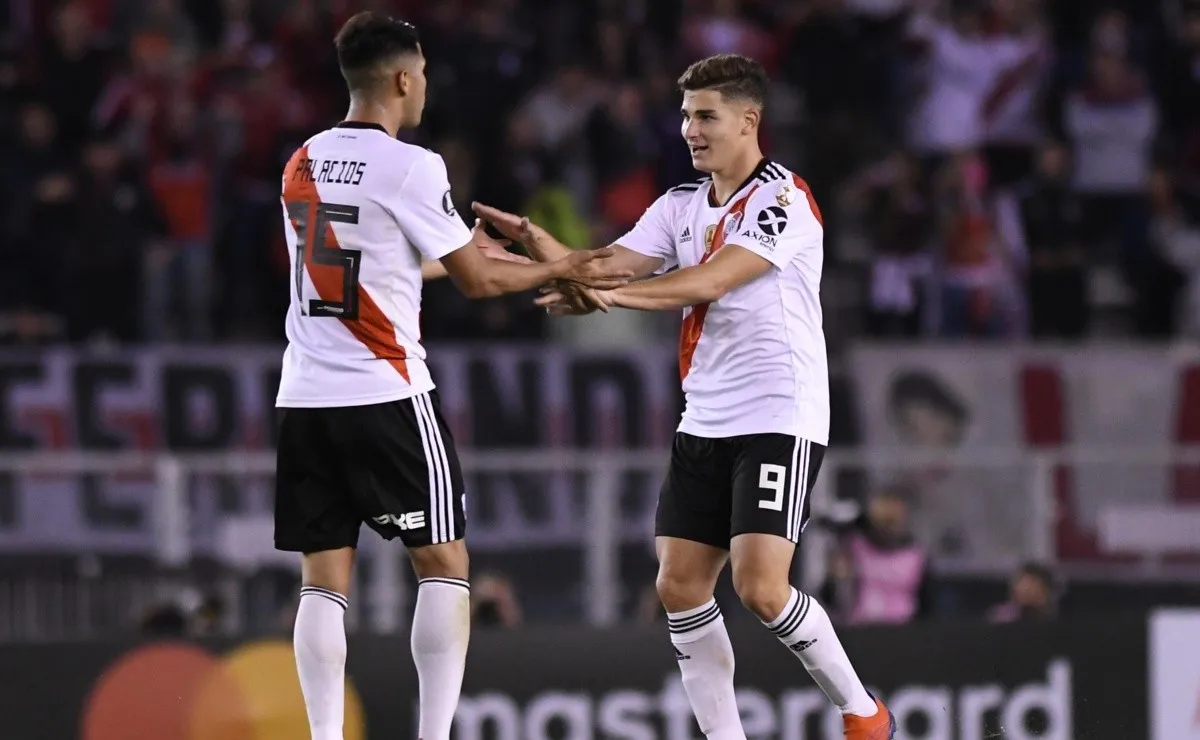 River se enfrenta ante Gimnasia de Mendoza en el estadio de La Pedrera.